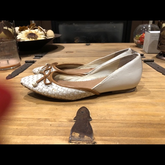 Cream and Tan Flats - Picture 2 of 3